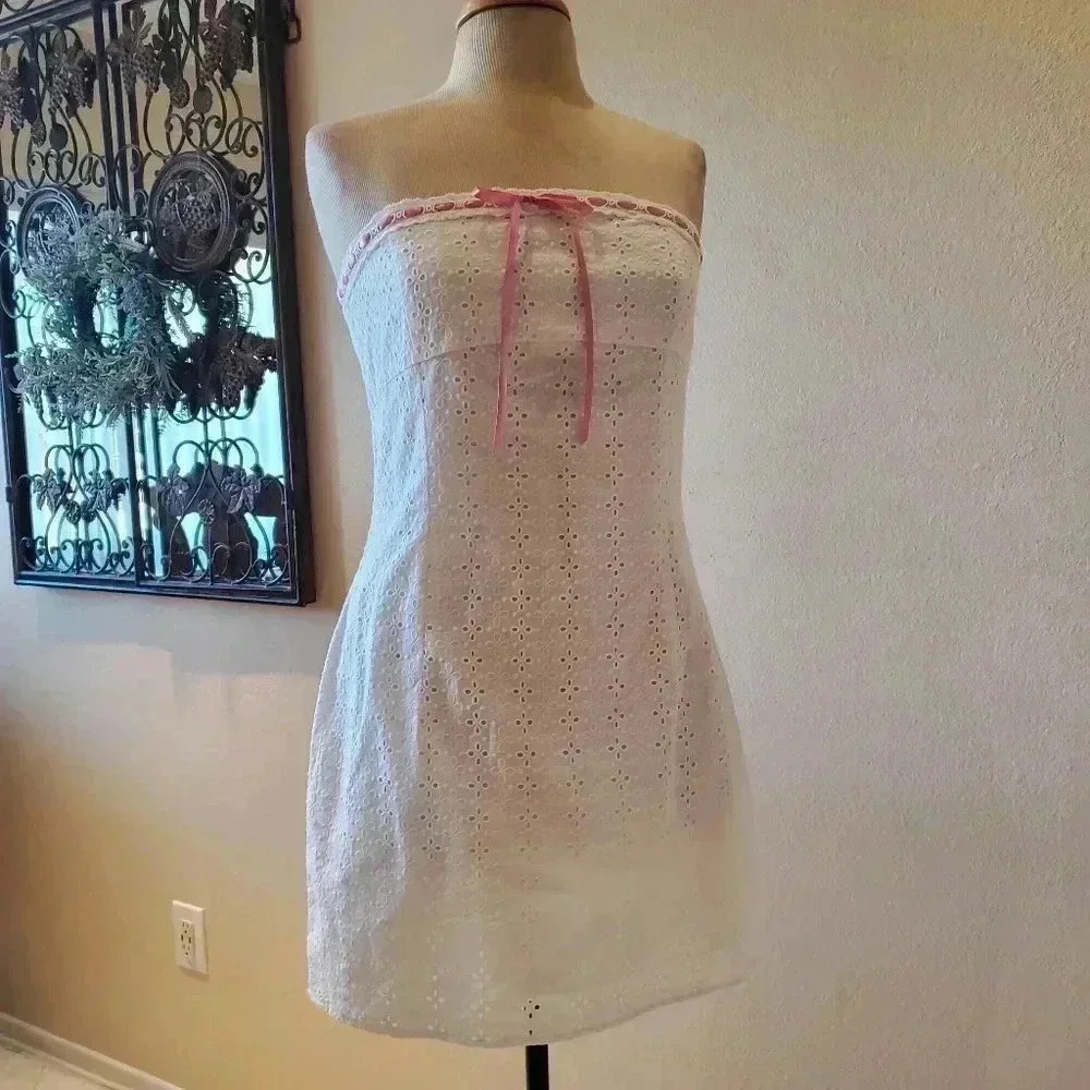 White eyelet strapless dress with pink ribbon